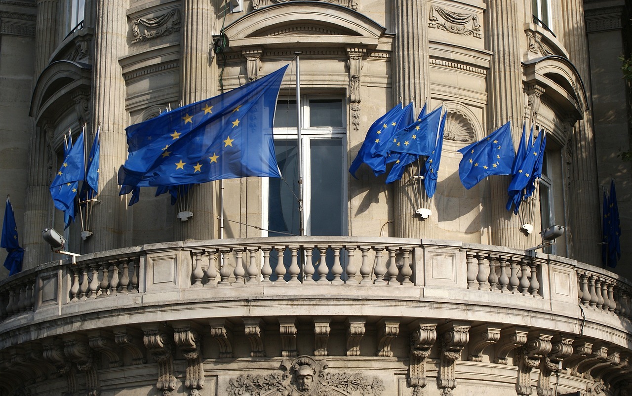 building, european union flags, balcony-79221.jpg