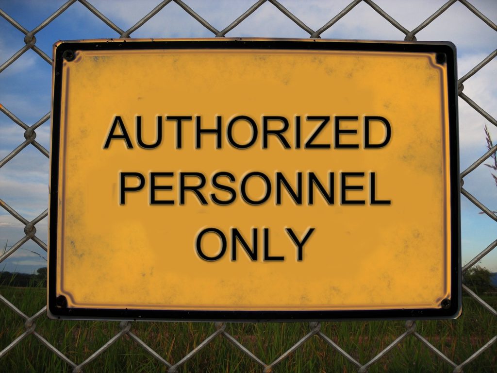 sign, fence, wire mesh fence-511714.jpg